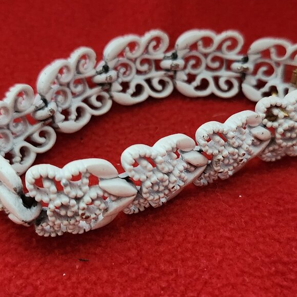 Vintage 1960's Monet White Enamel on Silverplate Filigree Floral Design Bracelet - Picture 4 of 16